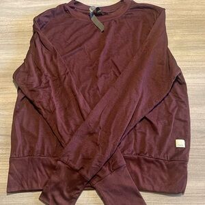 Vuori women’s long sleeve crewneck